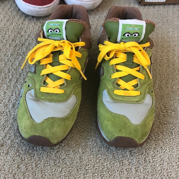 Oscar the Grouch New Balance Sesame Street Shoes - Picture 4 of 4